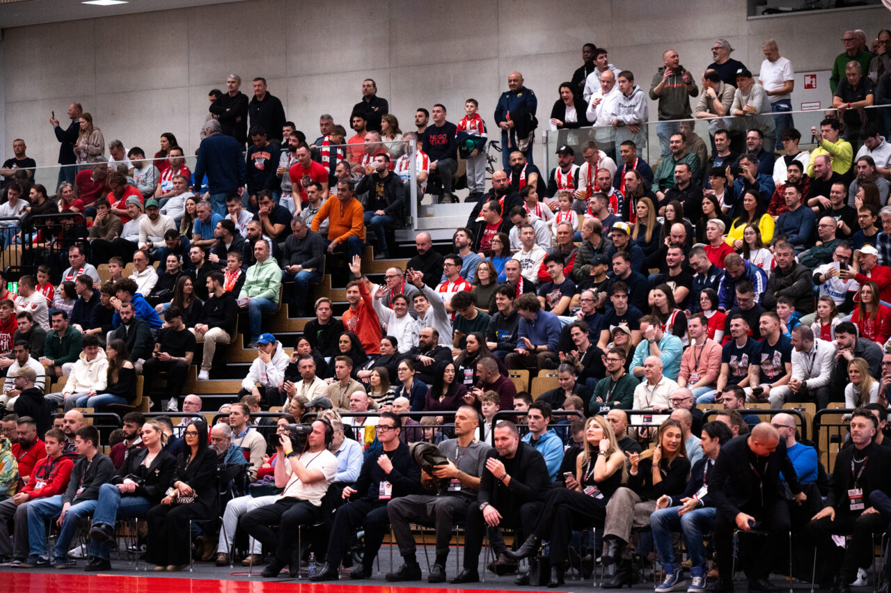 251123_crowncaptureZ6P_1450