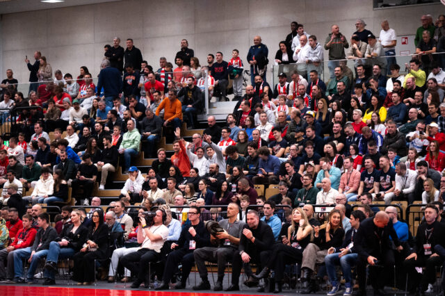 251123_crowncaptureZ6P_1450