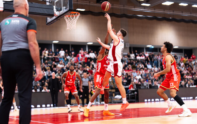 251123_crowncapture_FSW7888